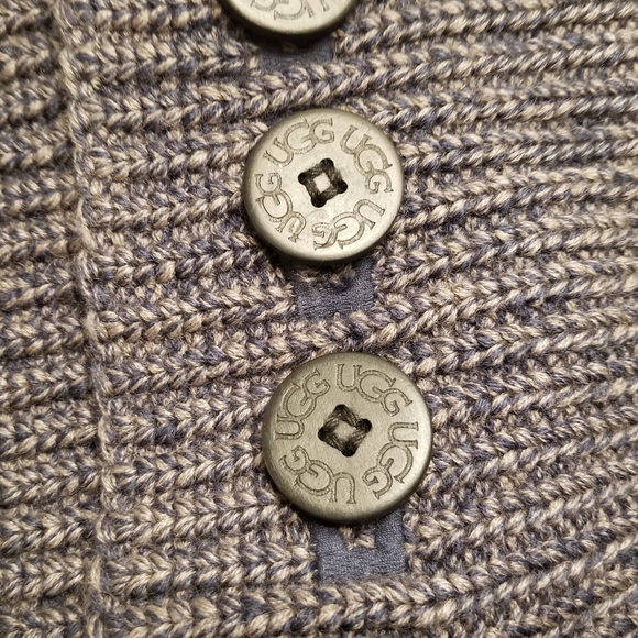 Ugg - Picture 5 of 7